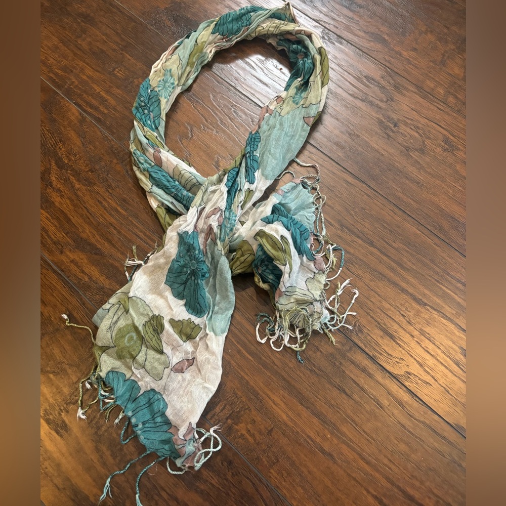 Fun gorgeous lightweight crinkly scarf in turquoise, green, and white